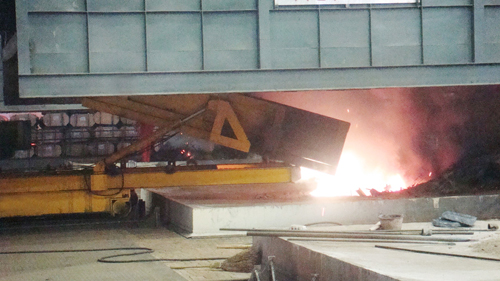 鑄造廠電爐煙氣克星 高效布袋除塵器問(wèn)世 鑄造廠電爐煙氣克星 高效布袋除塵器問(wèn)世